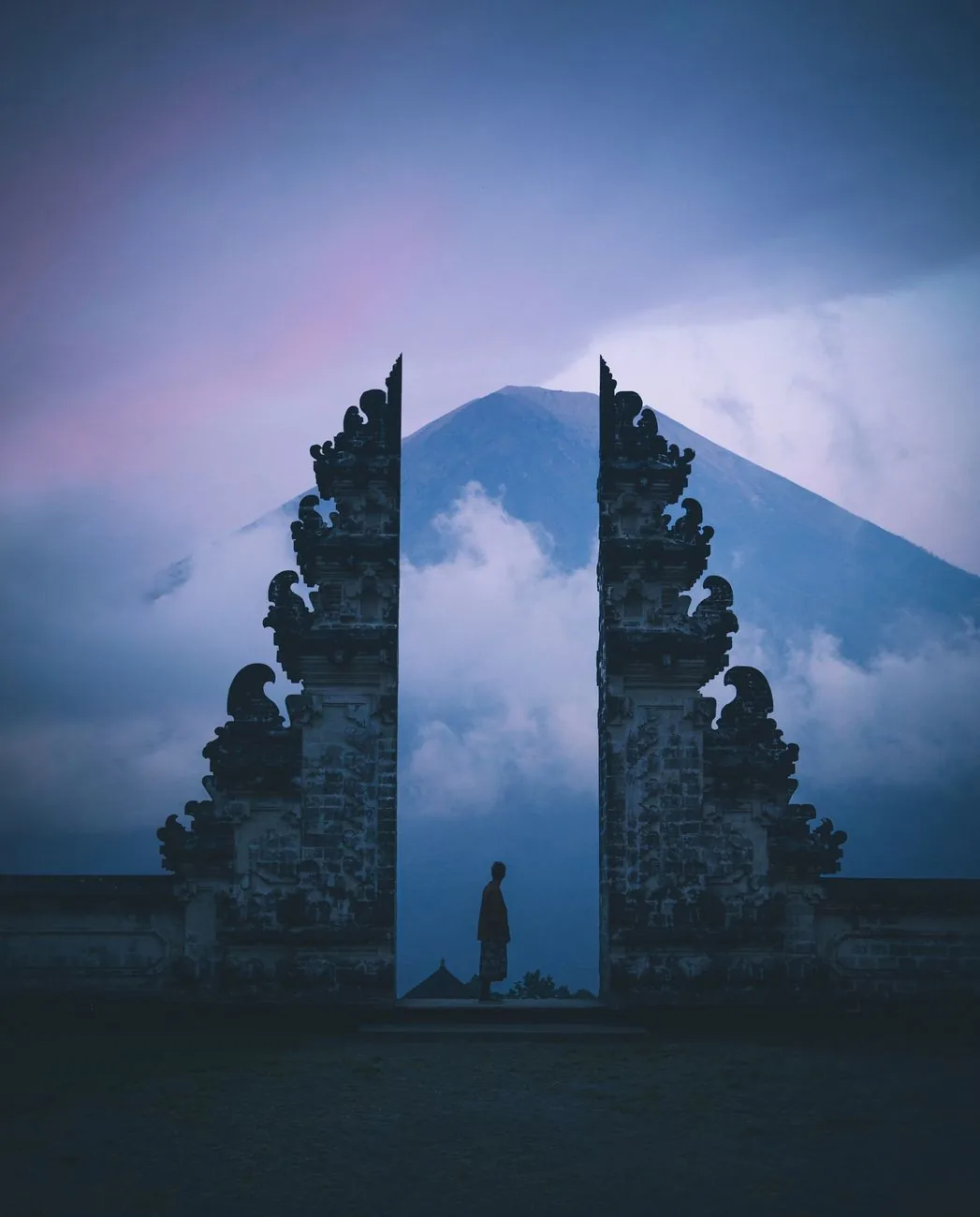 The same Lempuyang gate without a mirror, showing dry ground and Mount Agung behind